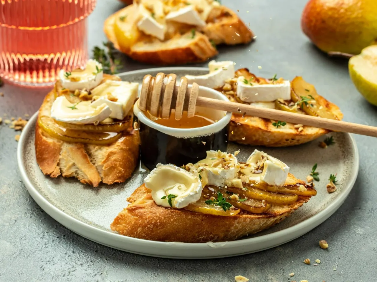 grzanki z bryndzą miodem orzechami