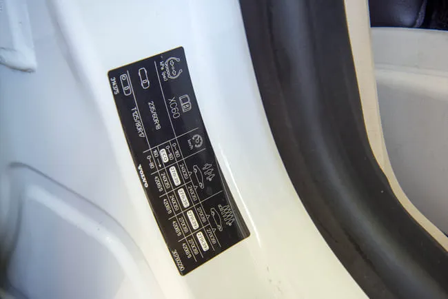 Gdzie znaleźć informację o prawidłowym ciśnieniu w oponach