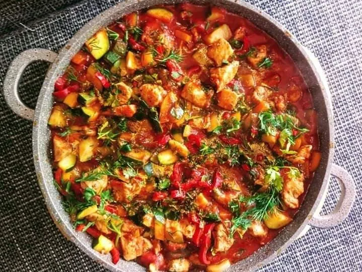 dania jednogarnkowe bezglutenowe gulasz leczo