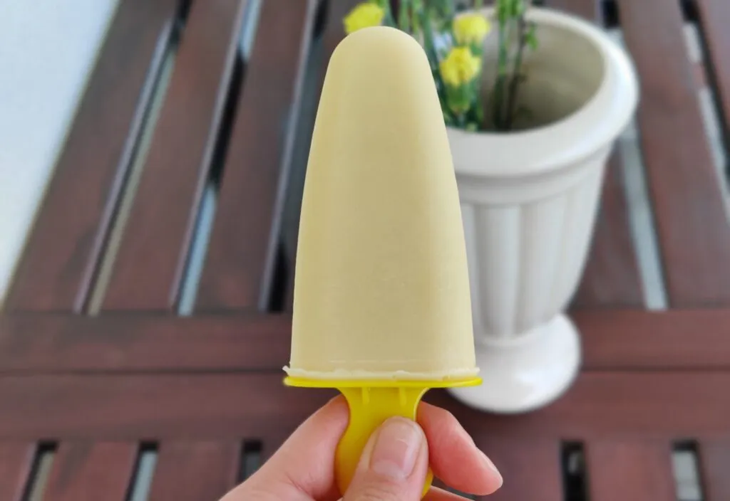 Zdrowe lody na patyku dla dzieci
