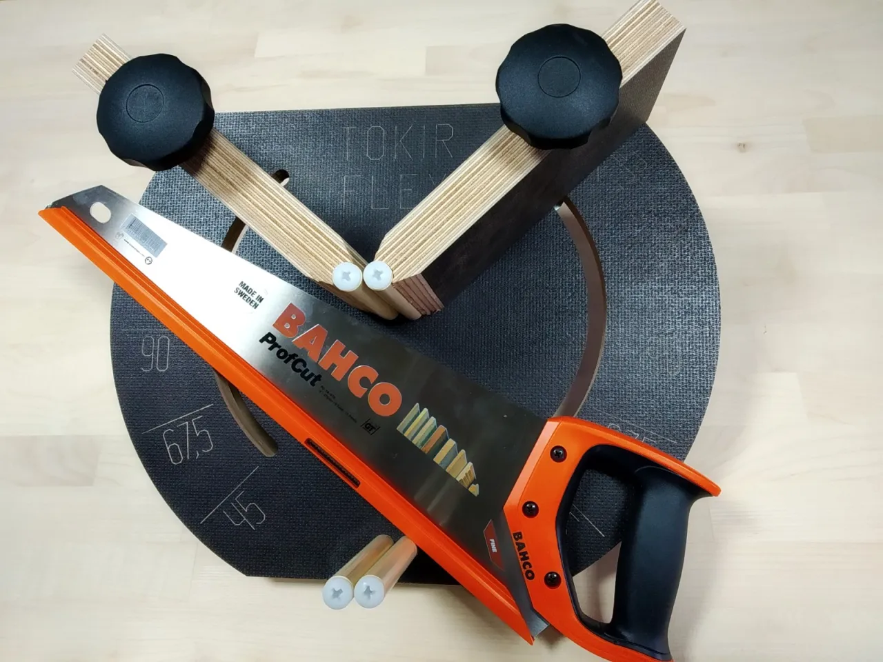 różne narzędzia do cięcia listew