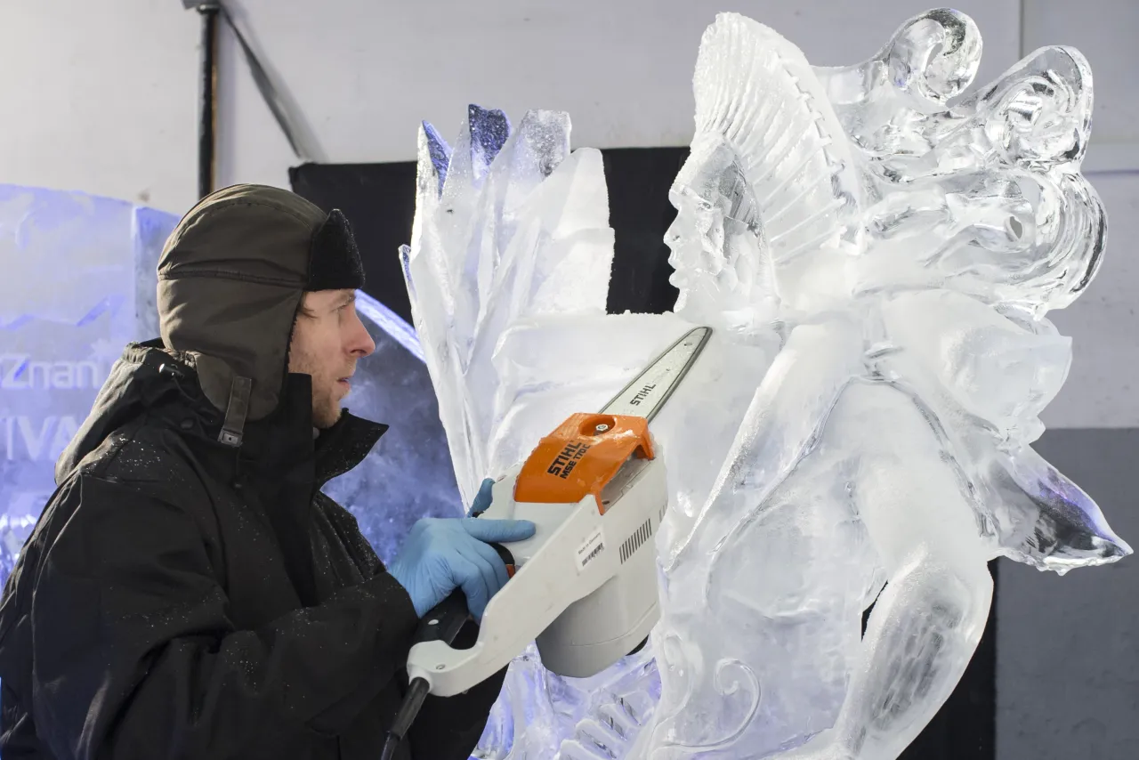 rzeźbienie w lodzie narzędzia proces