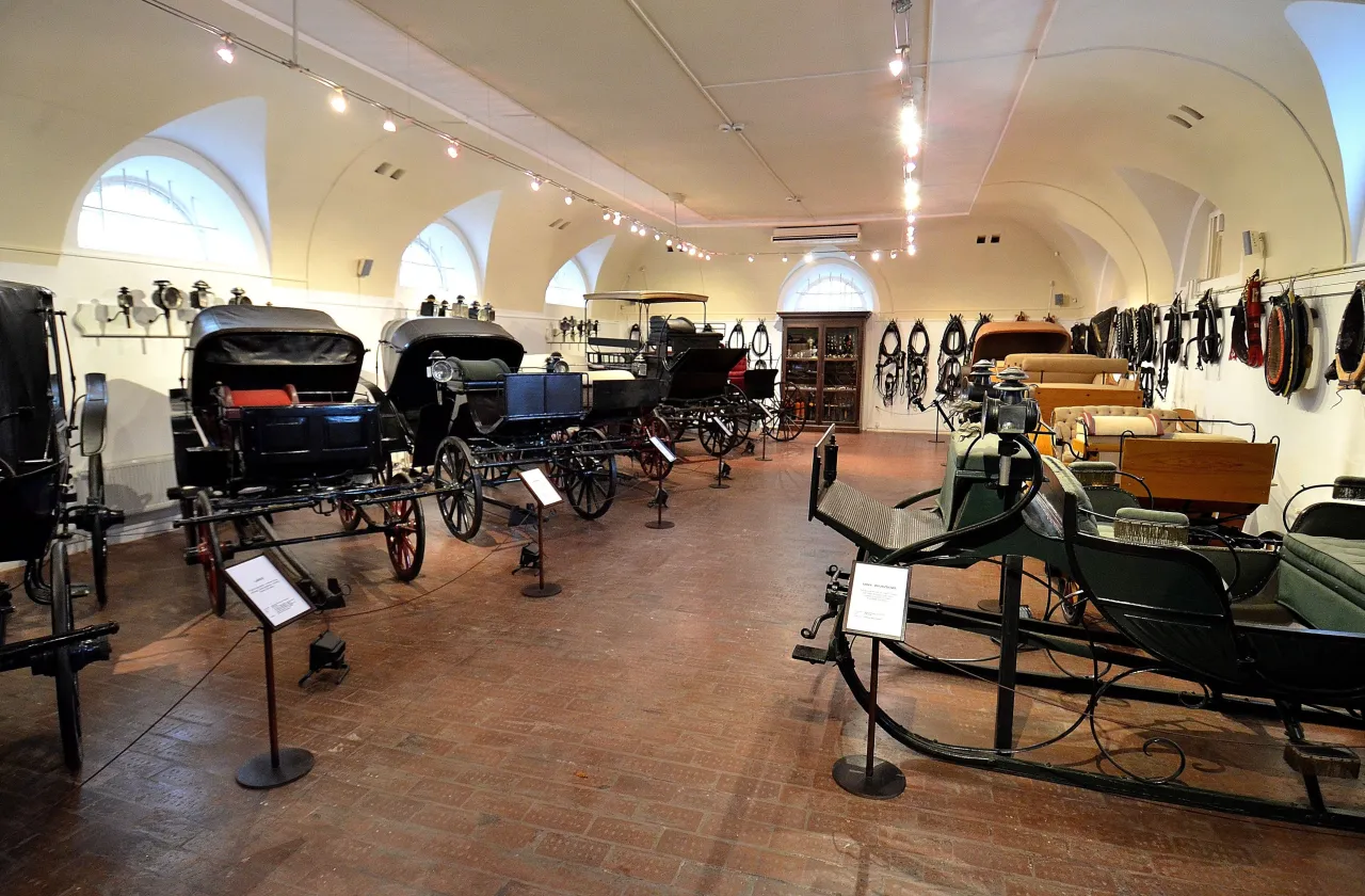 Muzeum Łowiectwa i Jeździectwa Stajnie Kubickiego powozownia