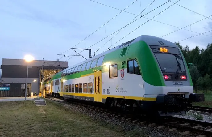Pociąg Kolei Mazowieckich Słoneczny