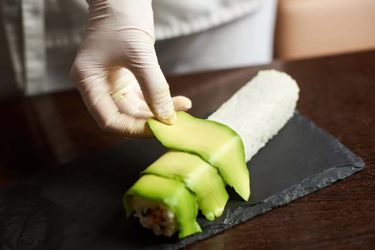 awokado w sushi