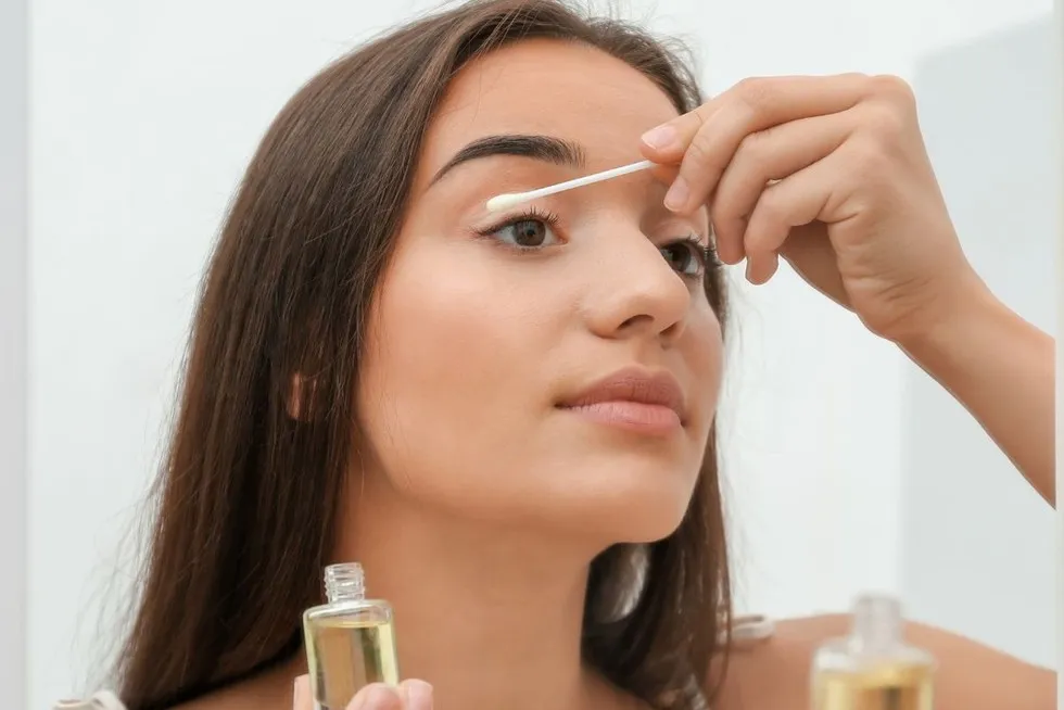 Domowe ściąganie rzęs olejem