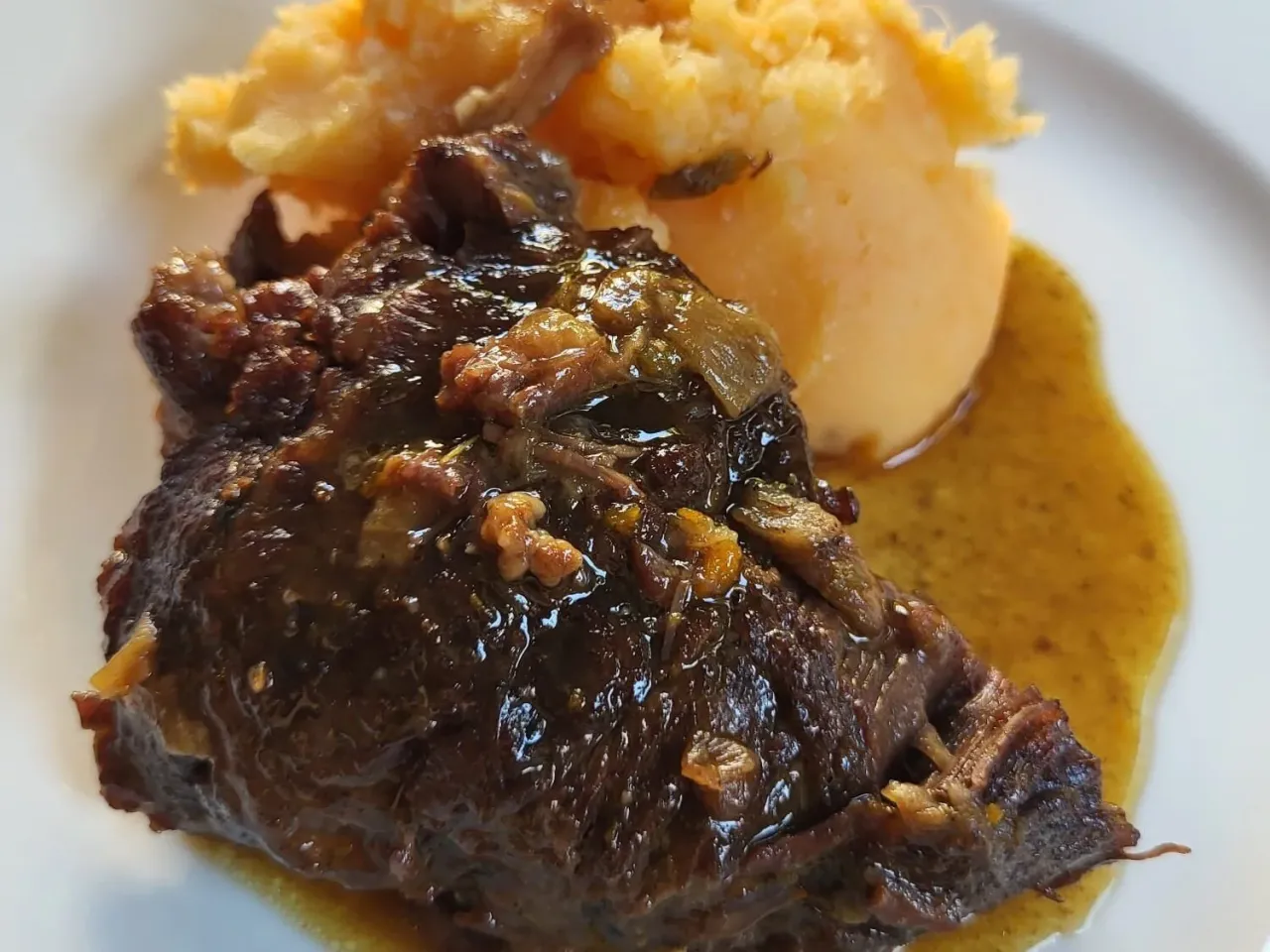 oczyszczone policzki wołowe przed duszeniem