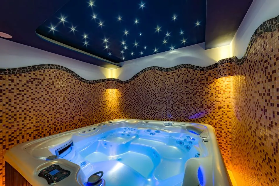 strefa spa hotelowa sauna jacuzzi