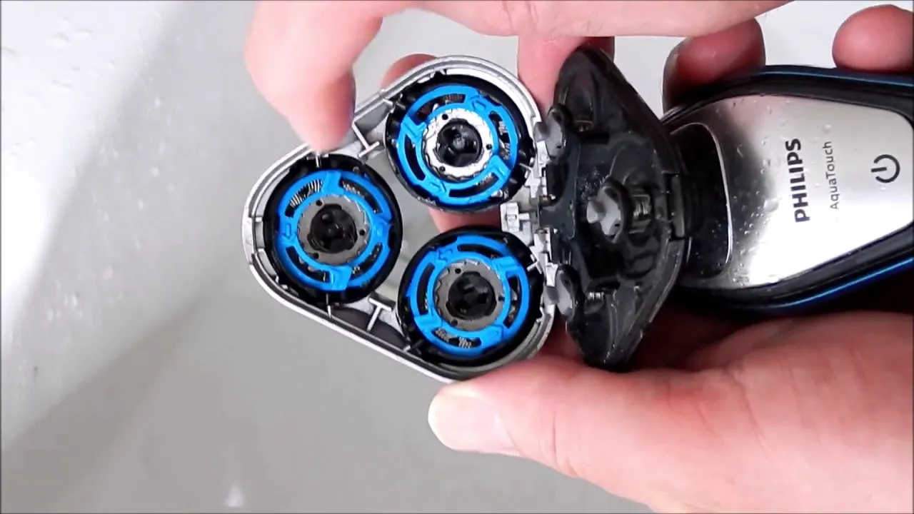 Cleaning Philips shaver blades