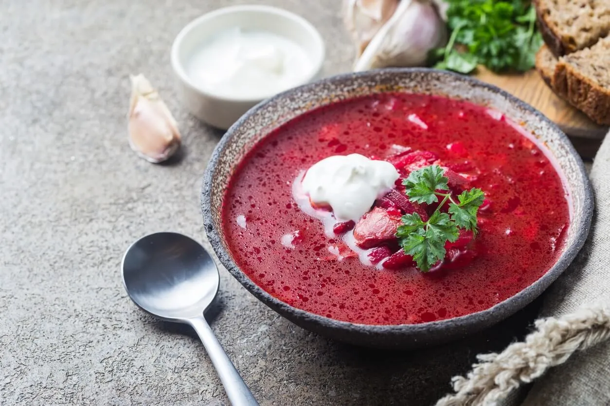 różne dania z buraków po zupie