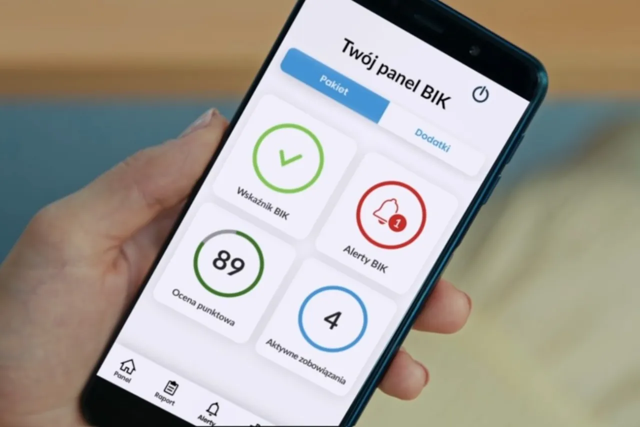 Aplikacja na telefonie pokazuje panel BIK. Sprawdź, co ile aktualizuje się BIK, aby mieć pewność co do swoich danych.