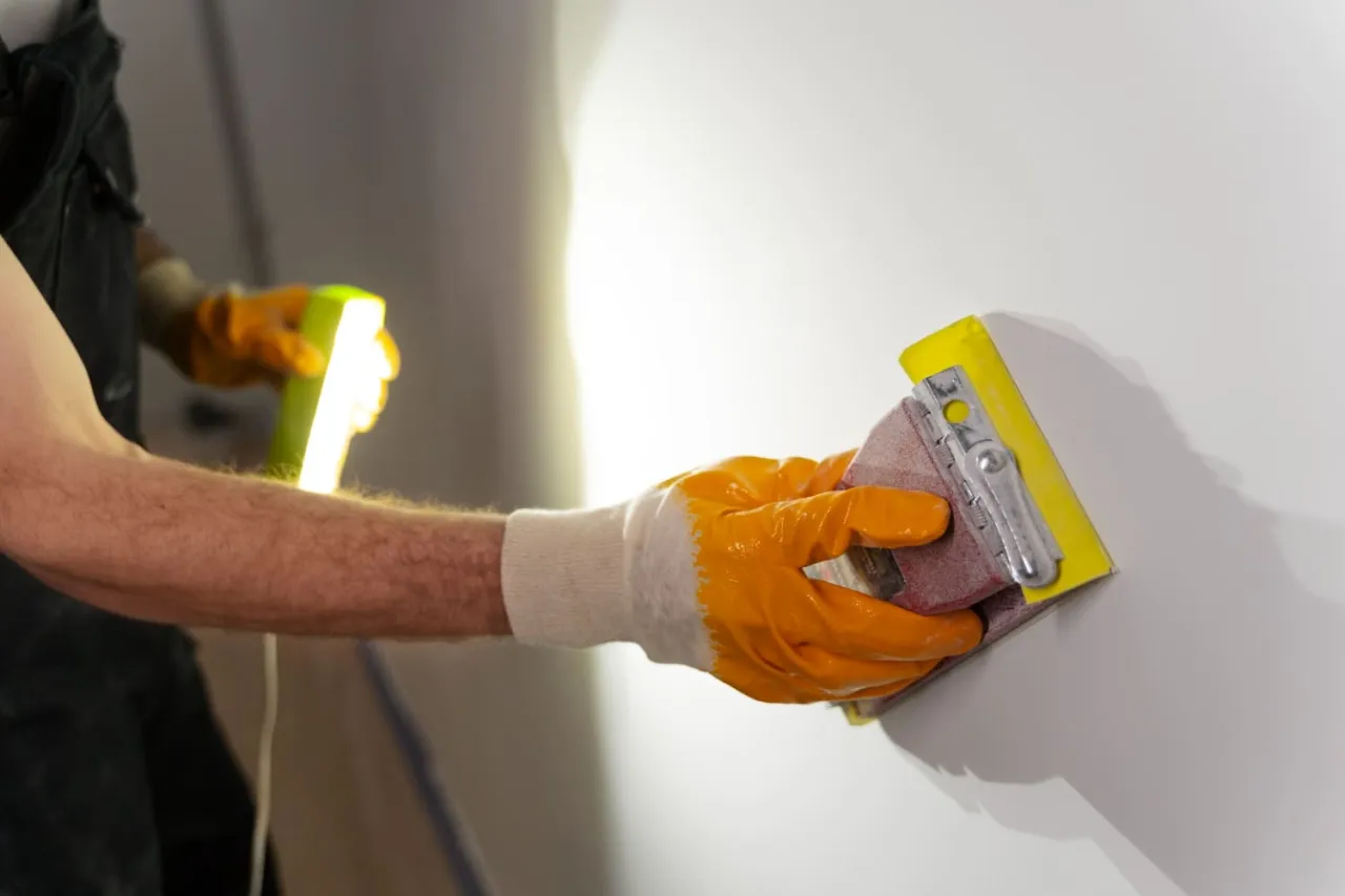 Inspekcja i naprawa ścian przed malowaniem