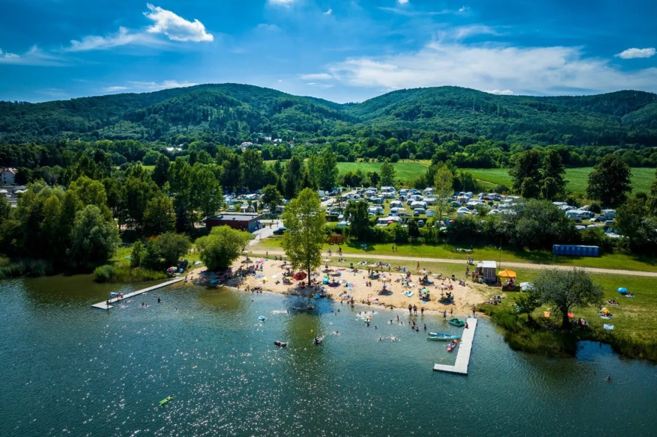 Jezioro Bielawskie plaża rodzina dzieci
