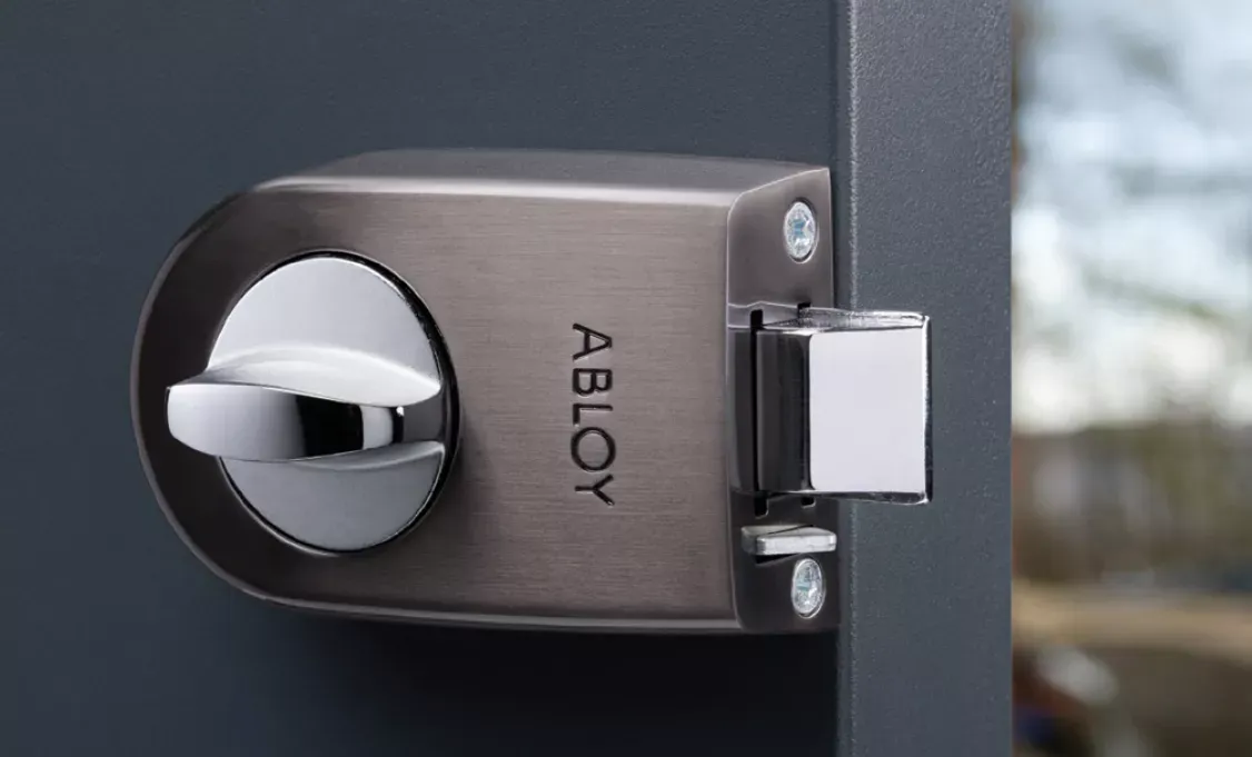 Narzędzia do montażu zamka, rodzaje zamk&oacute;w do drzwi