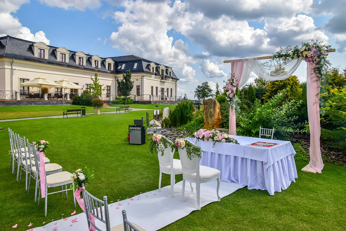 Dworek Wierzbno ogród taras plener ślubny