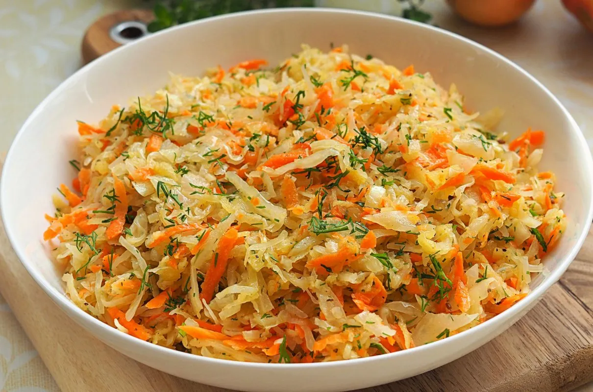 składniki do sur&oacute;wki z kiszonej kapusty