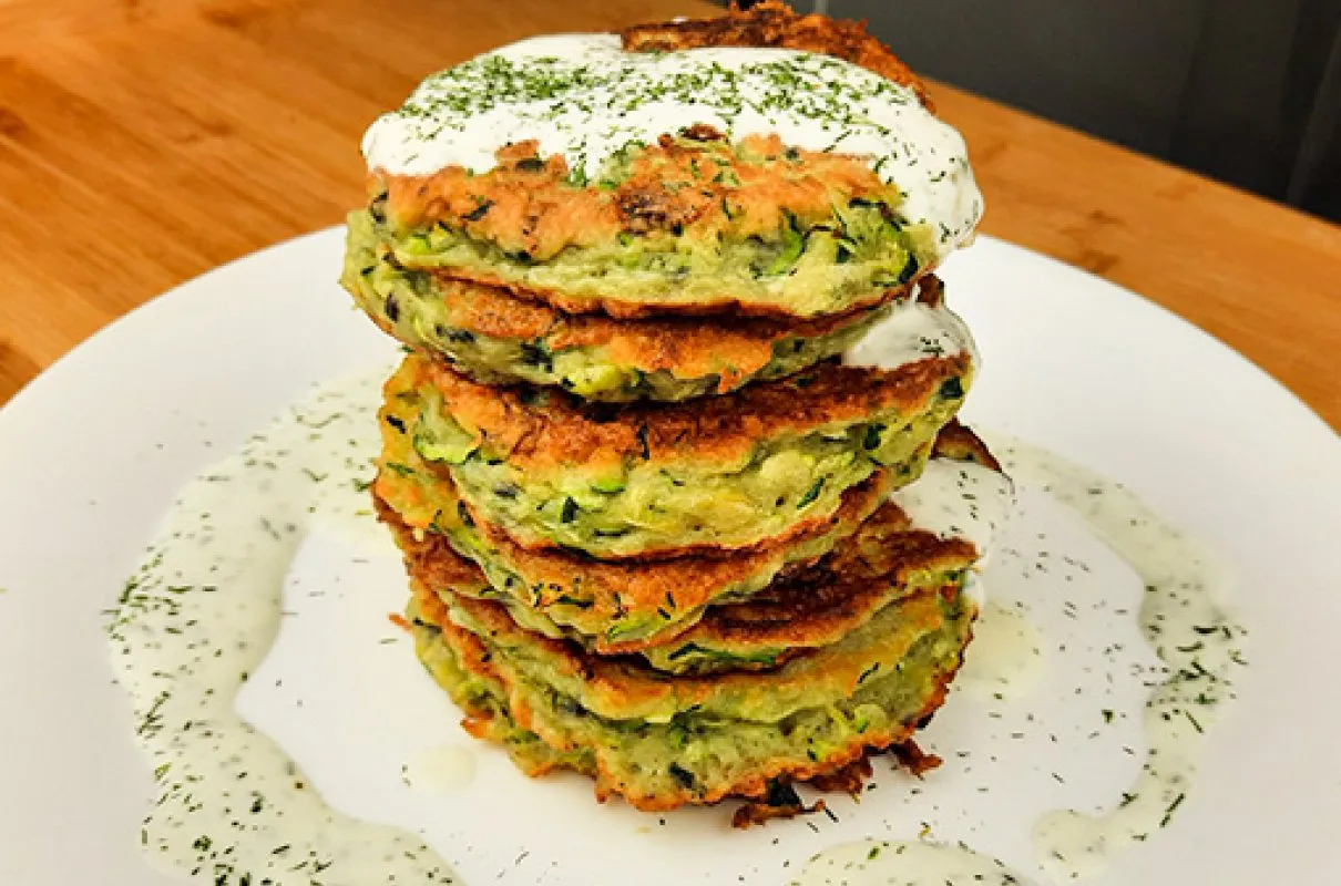 Placki z cukinii z sosem grzybowym