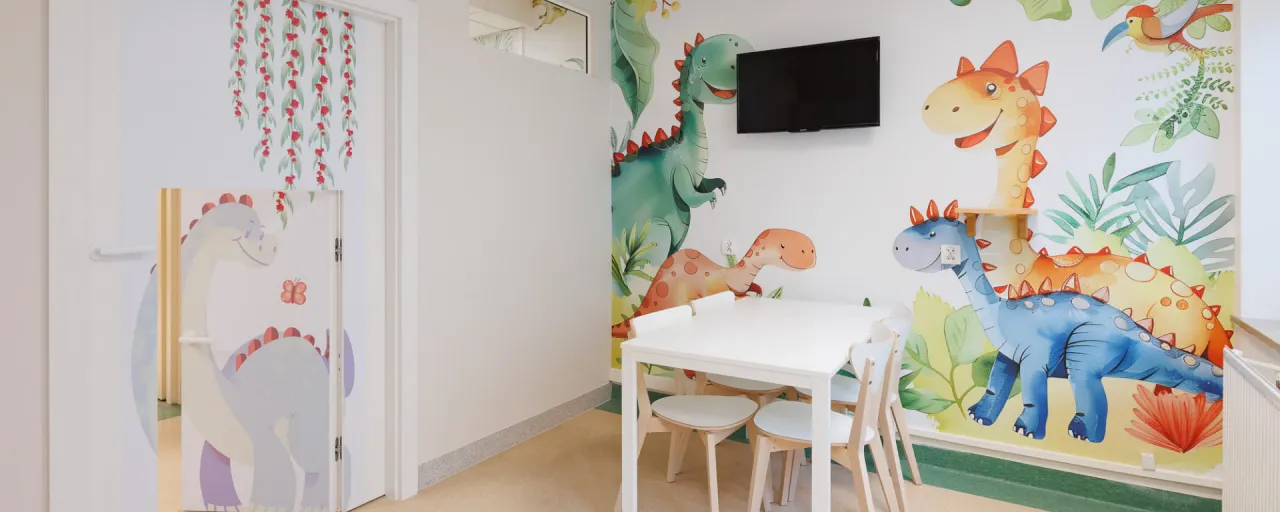 jasna i kolorowa pracownia artystyczna dla dzieci