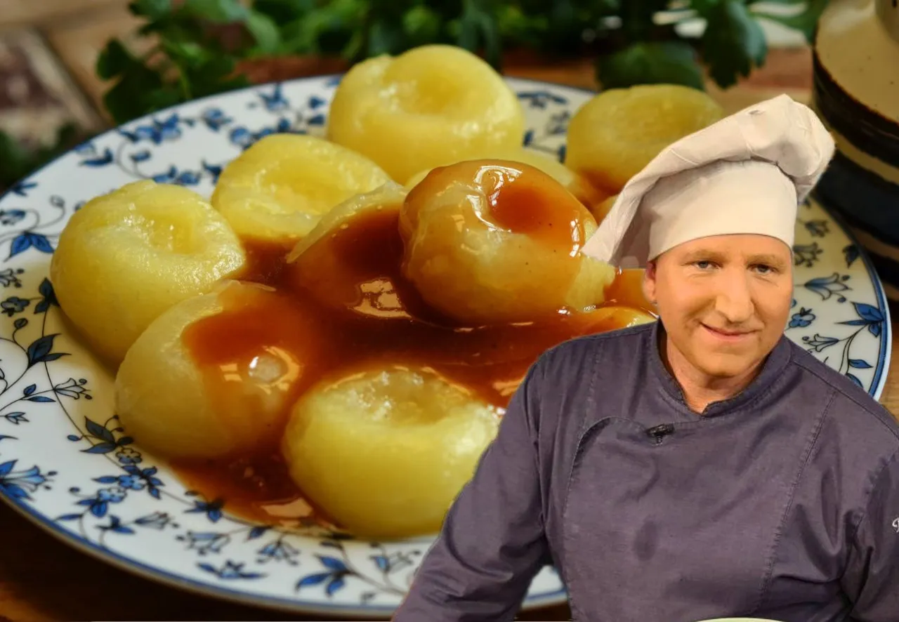 kucharz sprawdza ugotowane kluski