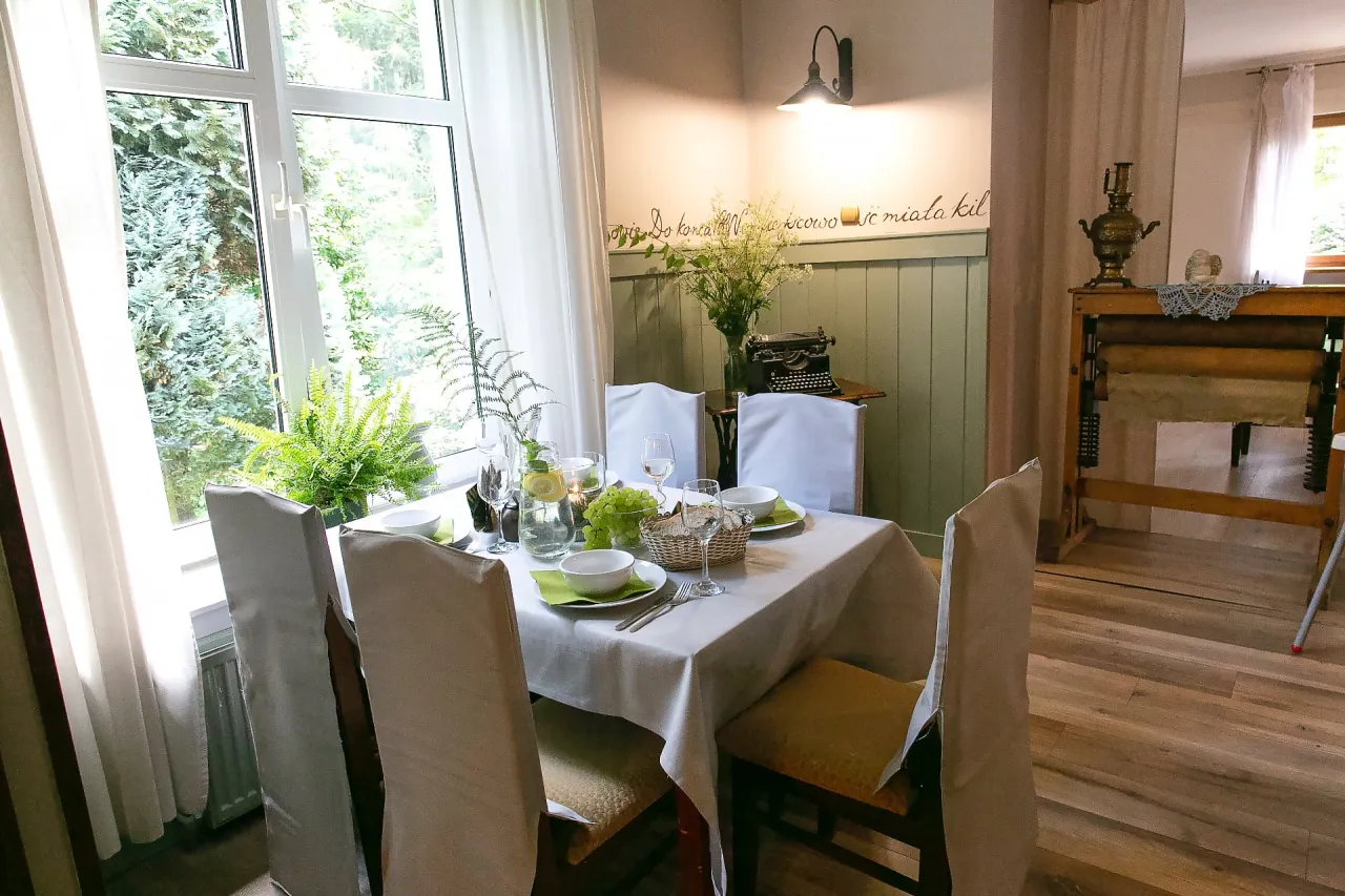 Leśne Źródło Sokołowsko restauracja potok las