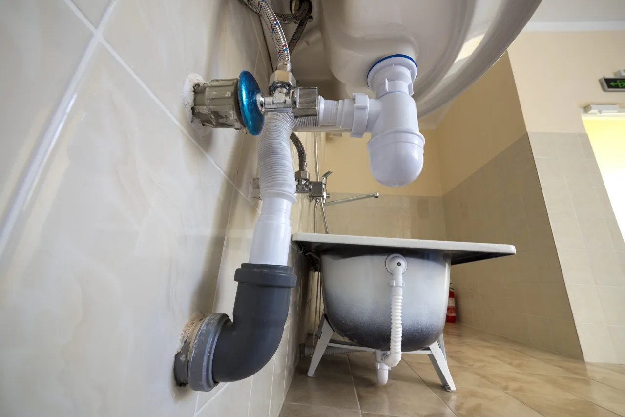 domowe sposoby udrażnianie zlewu soda ocet s&oacute;l