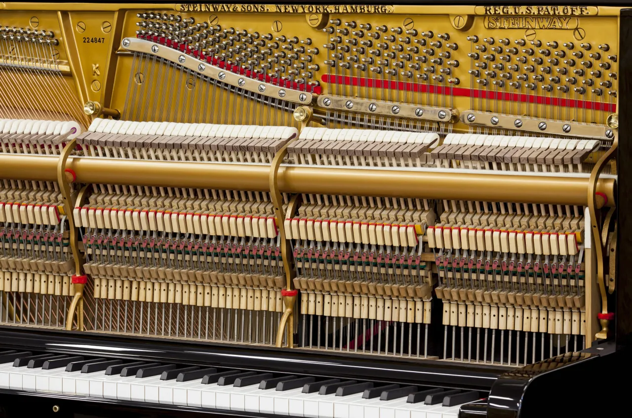 różnice w budowie fortepianu i pianina mechanizm