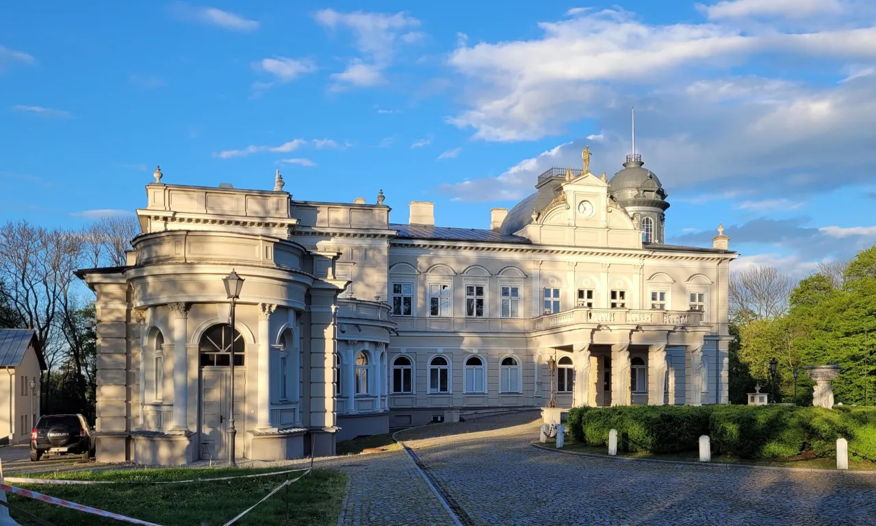 Kazimierza Wielka zabytki kościół pałac