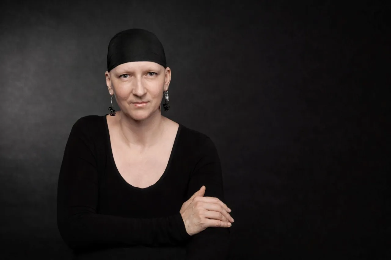 Lekarz ginekolog rozmawiający z pacjentką, empatia