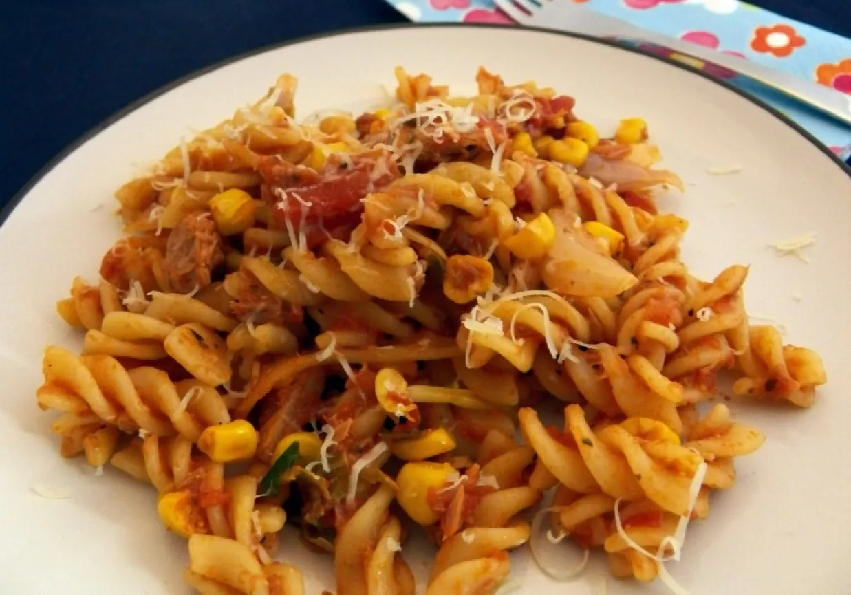 składniki makaron tuńczyk kukurydza