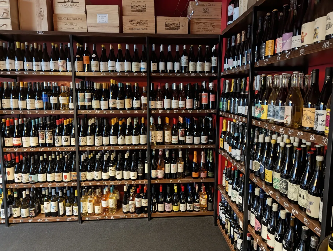 wino kagor półka sklepowa