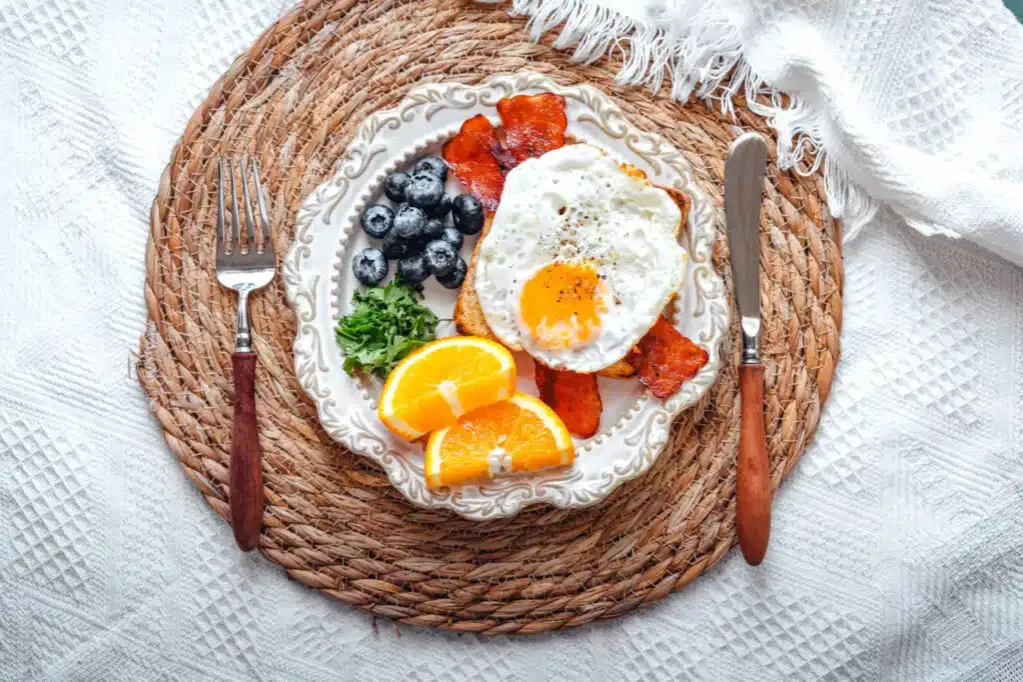 r&oacute;żnorodne bezglutenowe śniadania