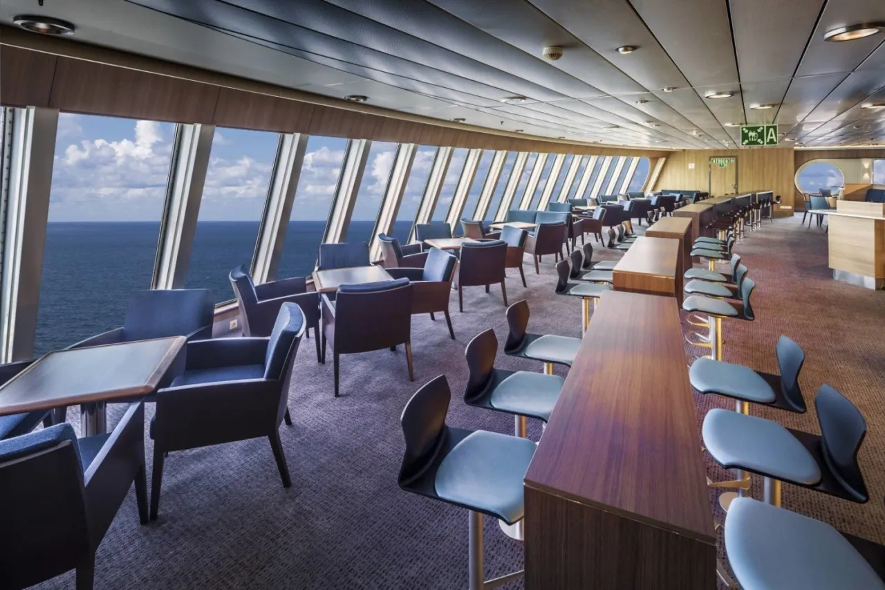 Nowoczesny prom pasażerski wnętrze