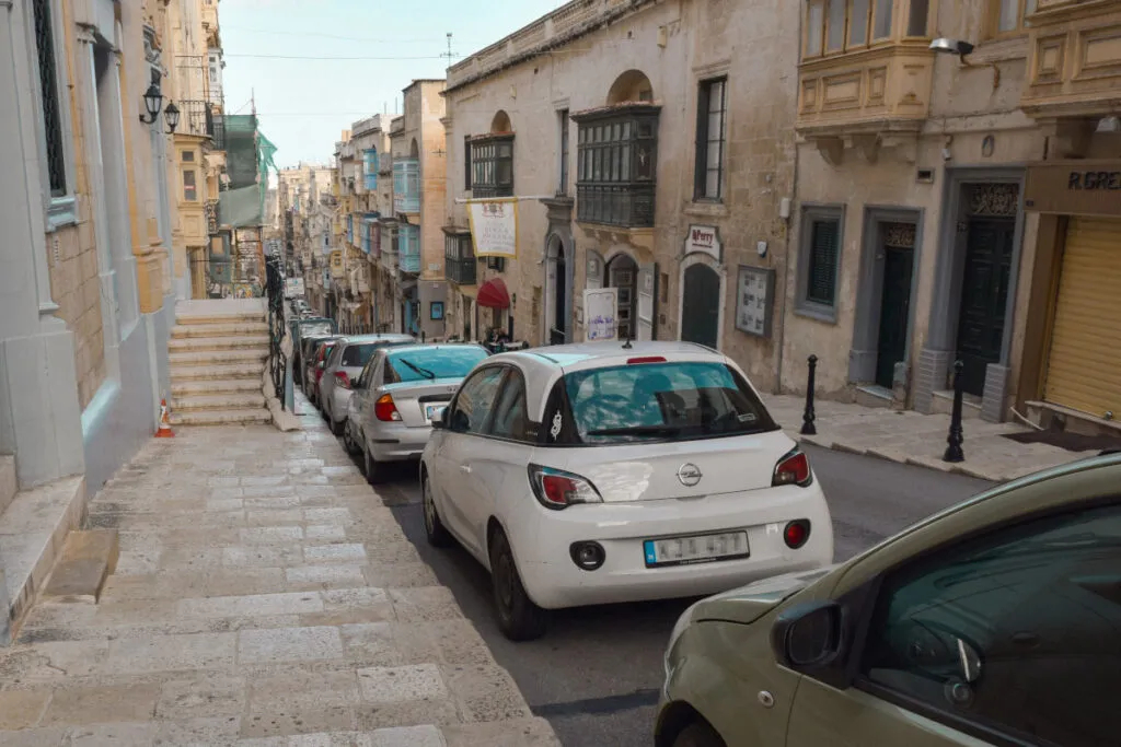 Malta ruch lewostronny samochody