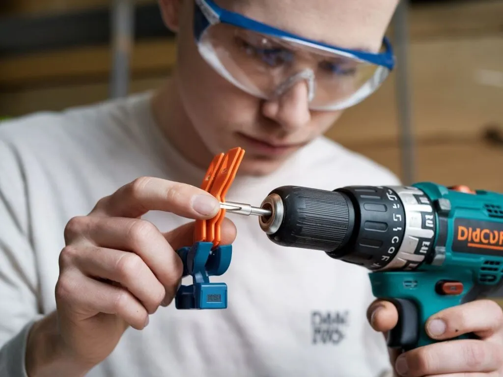 odłączanie wiertarki od zasilania