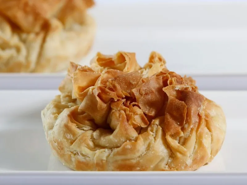 ciasto filo w kuchni, praca z ciastem filo