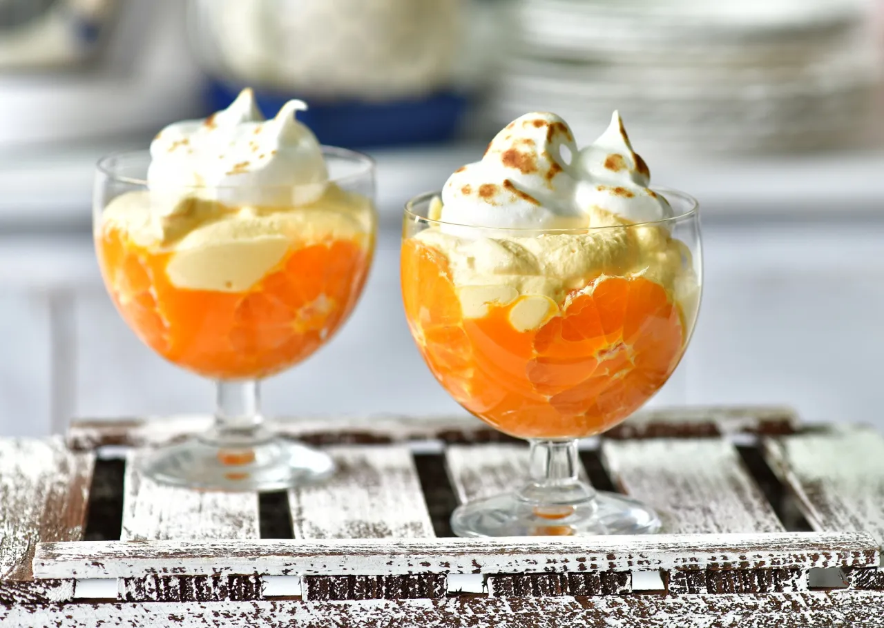 desery z musem owocowym tort pucharek