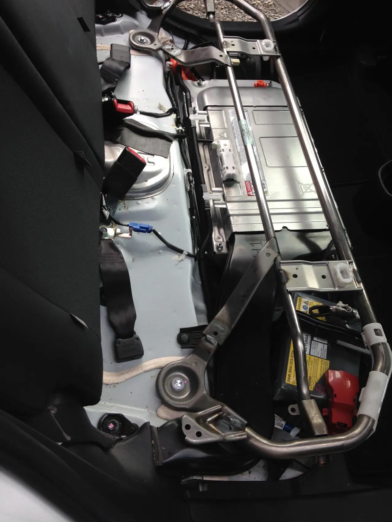 Zdjęcie Gdzie jest akumulator w Toyota Yaris Hybrid? Oto zaskakujące miejsce