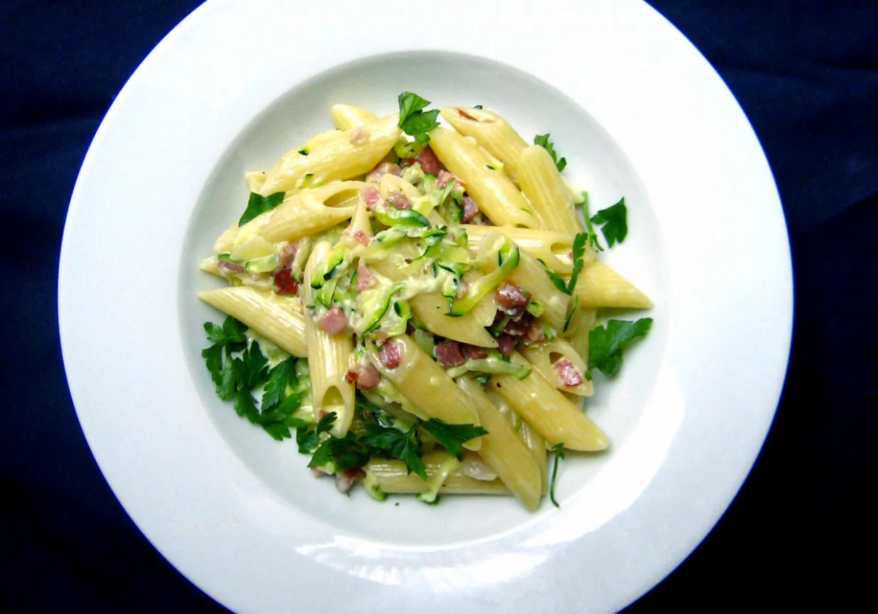 składniki na penne z cukinią