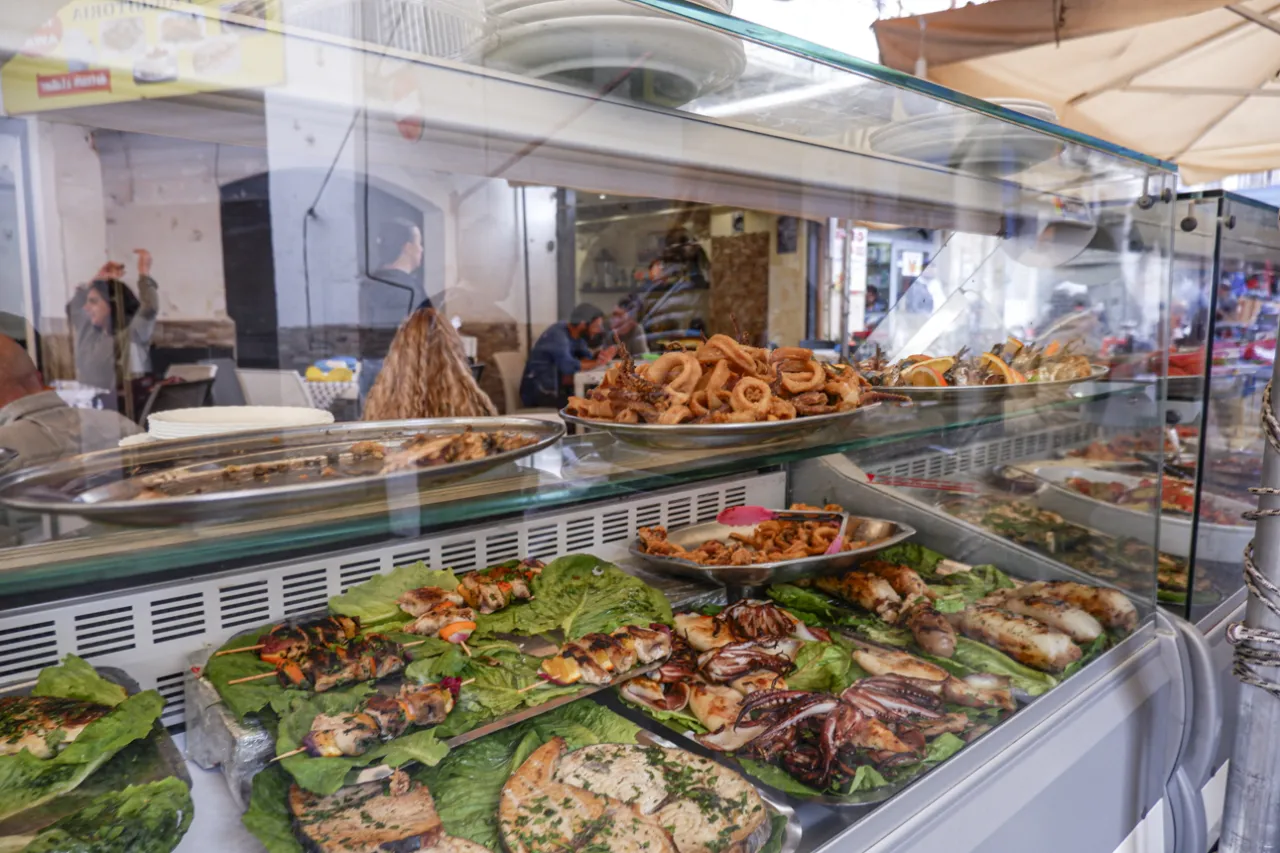 Mercato Ballar&ograve; Palermo street food