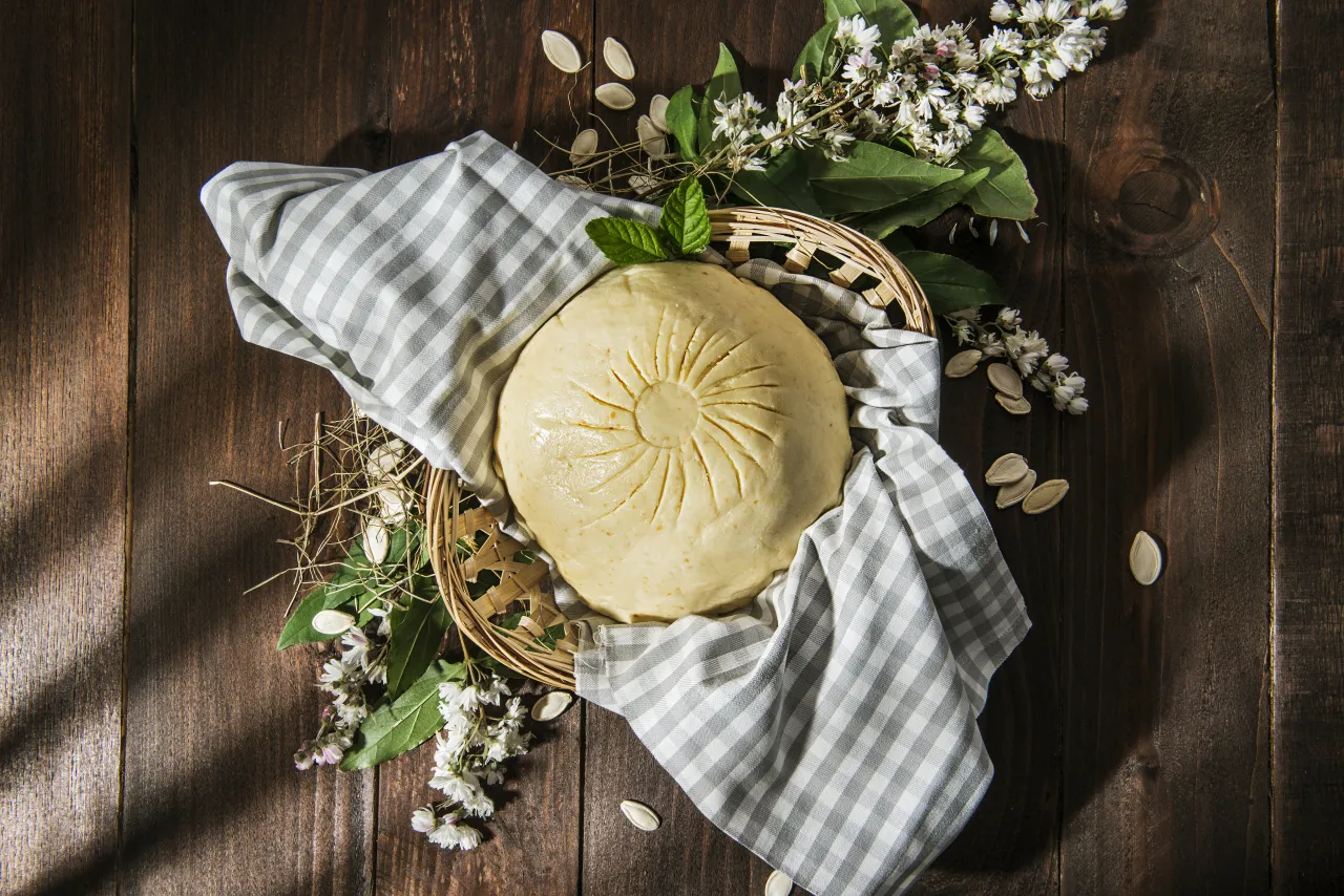 Rodzaje bryndzy (owcza, krowia, kozia, wędzona)