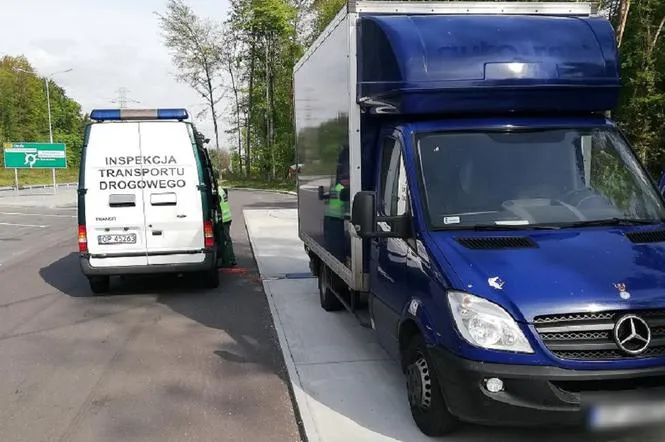 bus dostawczy załadowany