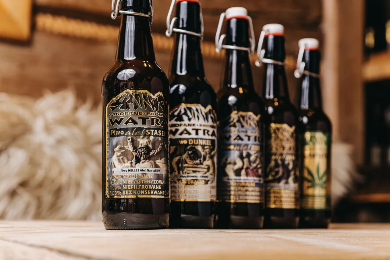 R&oacute;żnorodność piw rzemieślniczych i win z dostawą