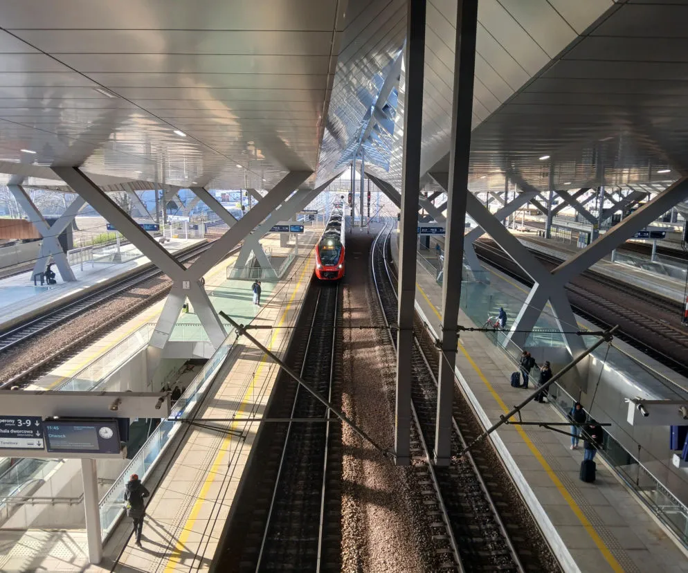 Wnętrze Dworca Zachodniego udogodnienia