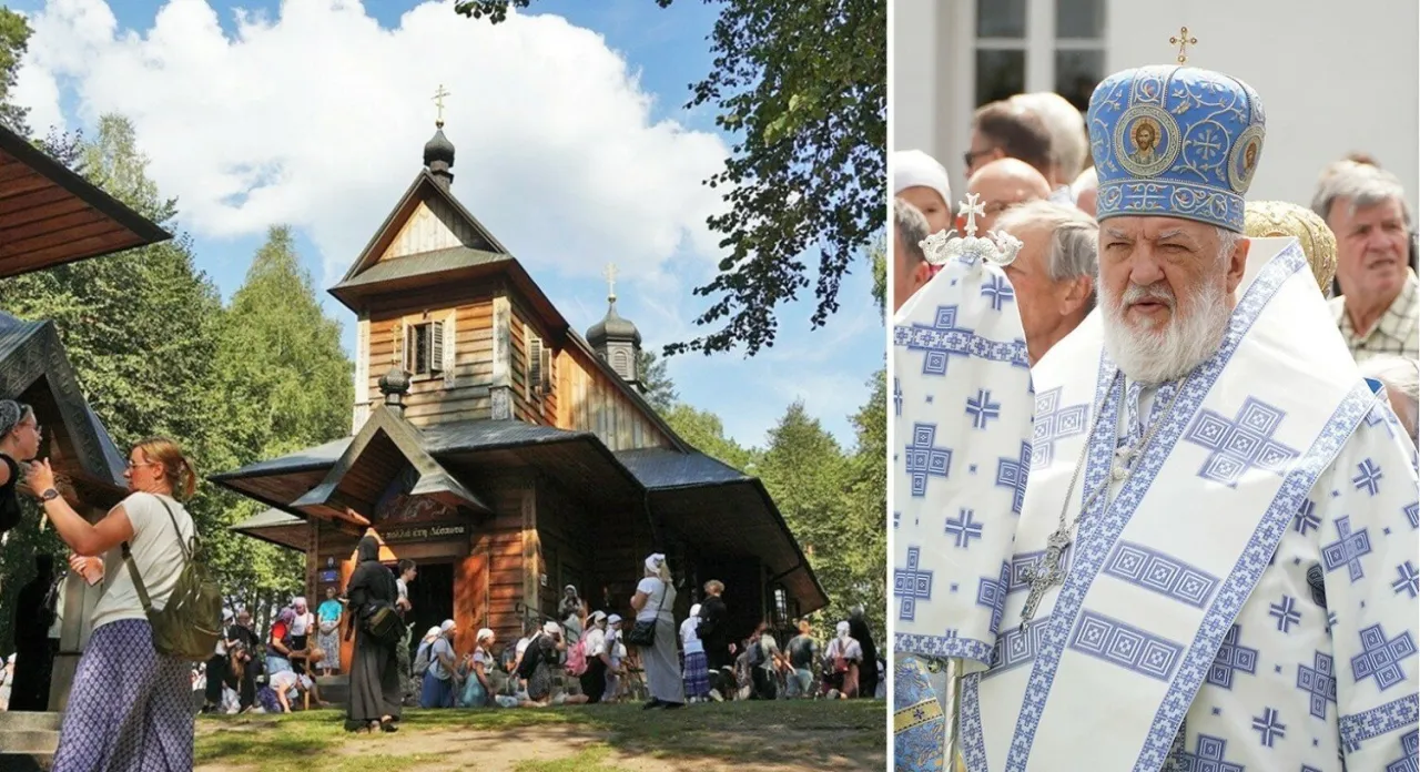 Uroczystość z tytułem biskupów w liturgii greckiej. Prawosławny hierarcha w ozdobnej szacie i czapce, obok drewniana cerkiew i wierni.
