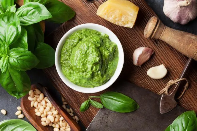 Zdjęcie Czy pesto jest bezpieczne w ciąży? Poznaj fakty i alternatywy