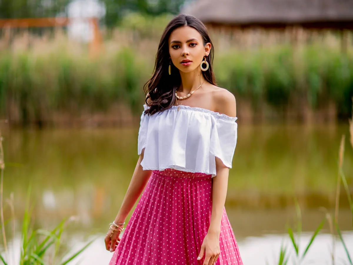 Biała bluzka hiszpanka stylizacje uniwersalne