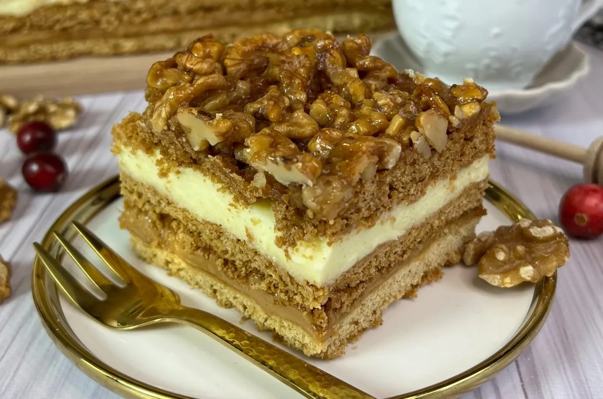 przechowywanie ciasta snickers miodowy, ciasto w lodówce folia