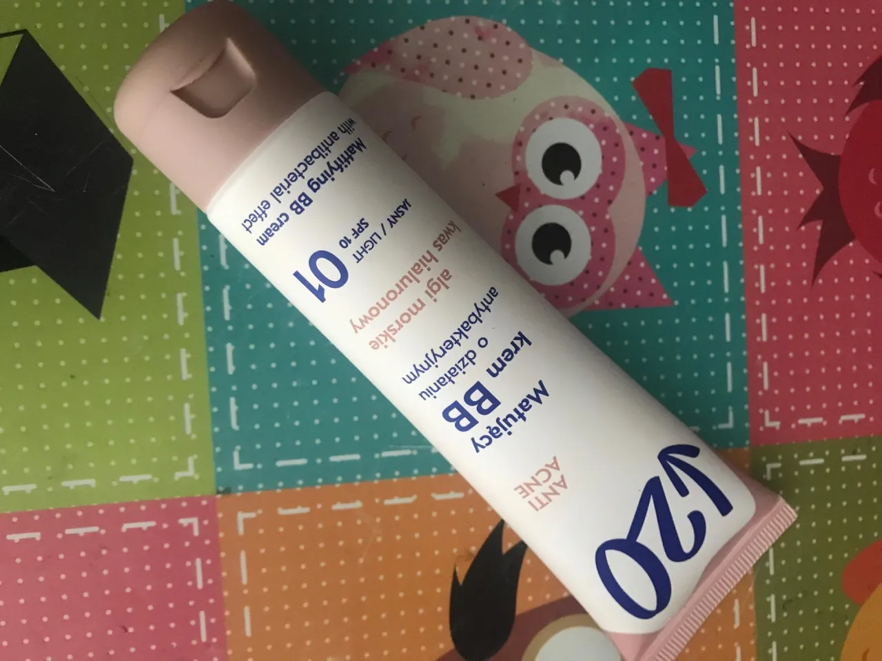 Under Twenty BB cream 01 02 swatches por&oacute;wnanie