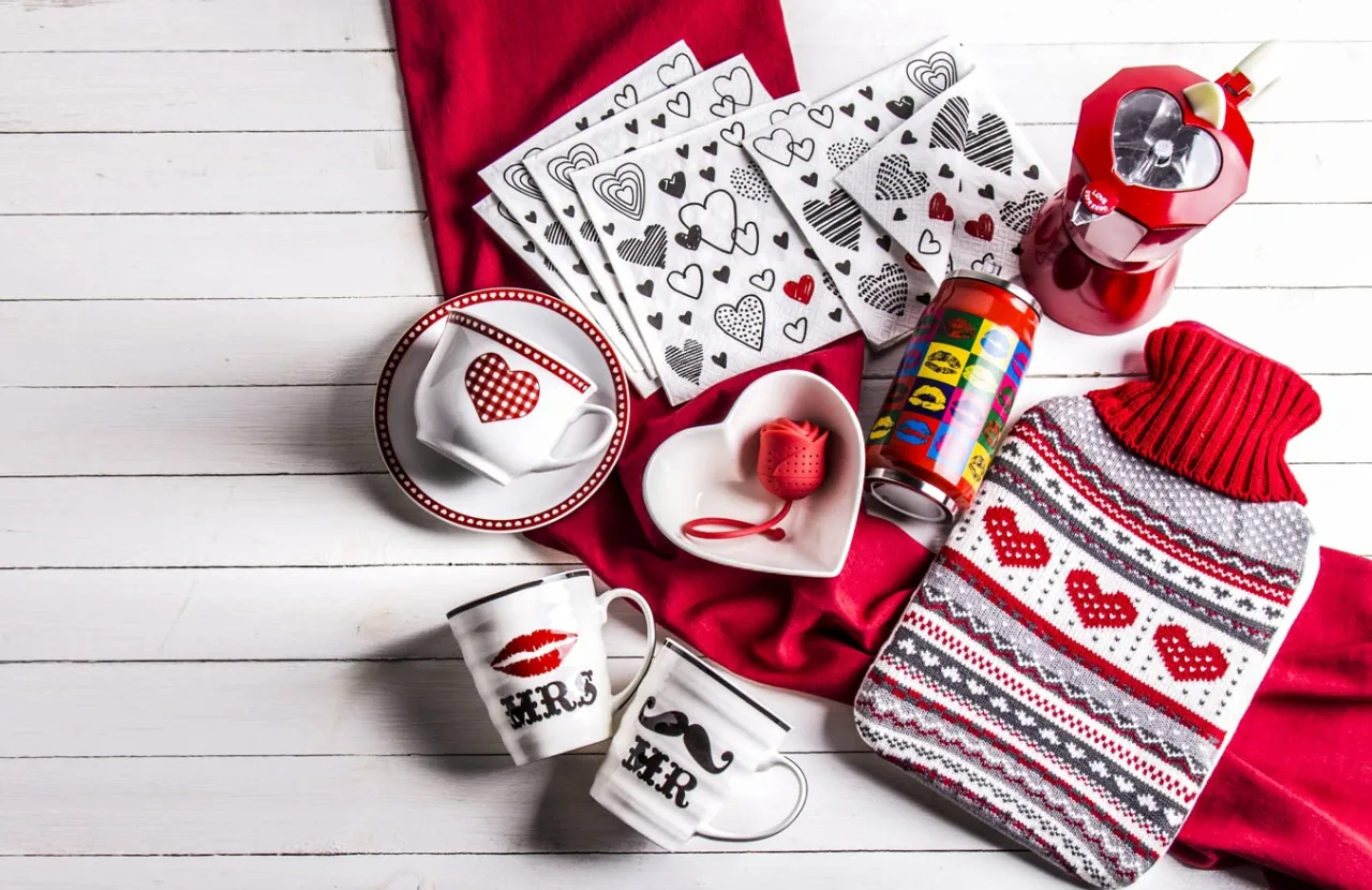Różnorodne pomysły na prezenty walentynkowe dla par
