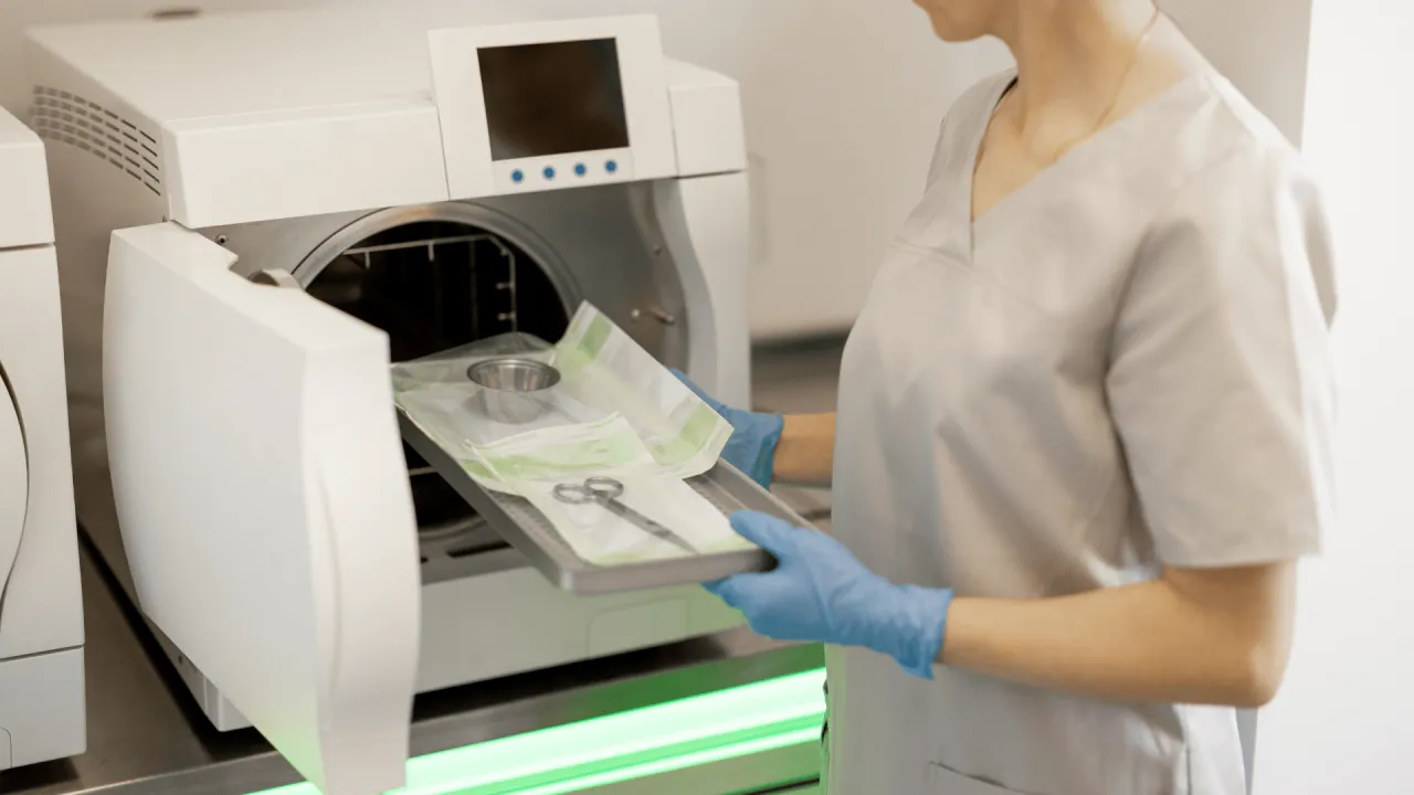 etapy sterylizacji narzędzi medycznych